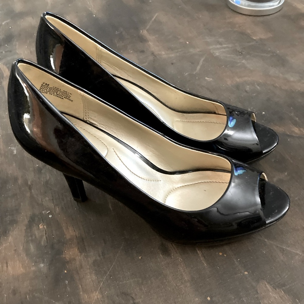 Bandolino Black Patent Peep Toe Pumps